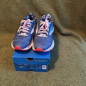 Brooks patriotic shoes
